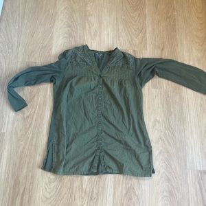 Green cold water creek long sleeve button up shirt. Medium